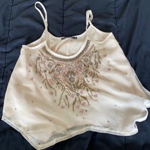 cream sleeveless blouse